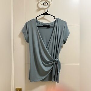 🪴 Tahari Stretchy Mock Wrap Tie V-Neck Top Size Medium 🪴